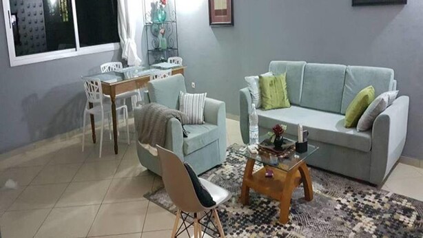 Apartemen Comfort | Area keluarga | TV layar datar