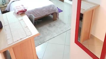 Comfort-Apartment | Schreibtisch, Bügeleisen/Bügelbrett, kostenloses WLAN, Bettwäsche