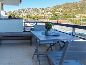 Outdoor dining - The Beach Studio by Hello Homes Sitges (Sitges)