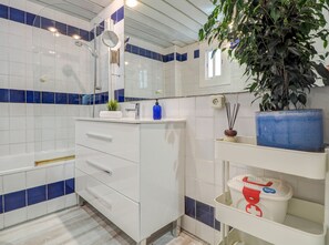 Hair dryer, towels - The Beach Studio by Hello Homes Sitges (Sitges)