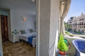 2 bedrooms, iron/ironing board, free WiFi, bed sheets - The Rose by Hello Homes Sitges (Sitges)
