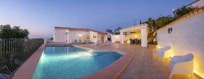 VILLA WITH PRIVATE POOL, BEAUTIFUL VIEWS!