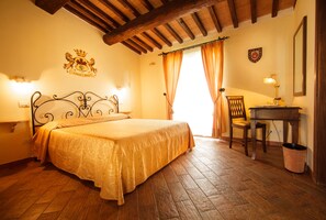 Apartamento luxo, 1 quarto | 1 quarto, cofres nos quartos, escrivaninha, Wi-Fi de cortesia