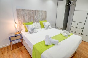 4 bedrooms, free WiFi, bed sheets - The Moonlight Sea View by Hello Homes Sitges (Sitges)