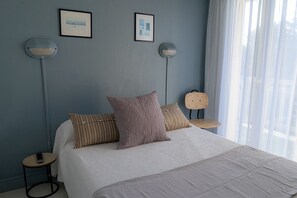 Standard Double Room, 1 Double Bed, Non Smoking | Individually decorated, individually furnished, blackout curtains - Hôtel Aquitaine (Capbreton)