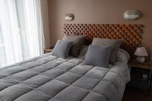 Individually decorated, individually furnished, blackout curtains - Hôtel Aquitaine (Capbreton)