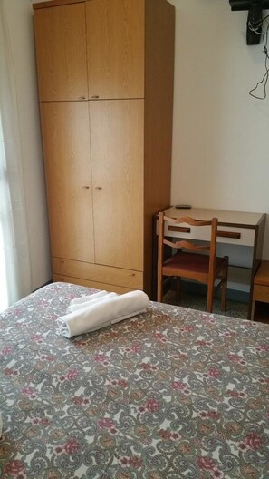 Free WiFi, bed sheets - Hotel Giada (Rimini)