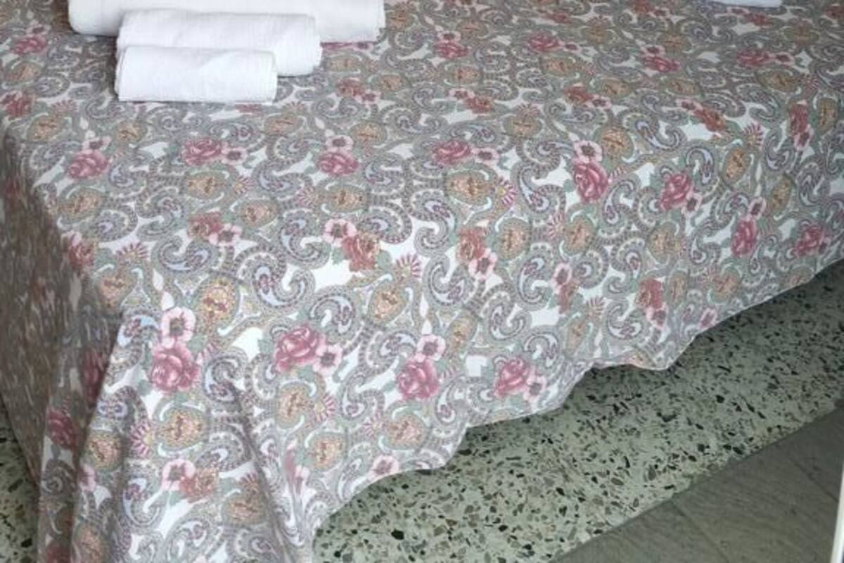 Free WiFi, bed sheets