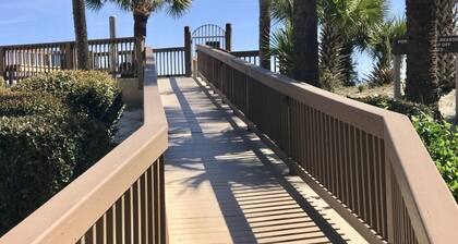 Palmetto Dunes, oceanfront pool, gated beach access, desirable Captains Cove!