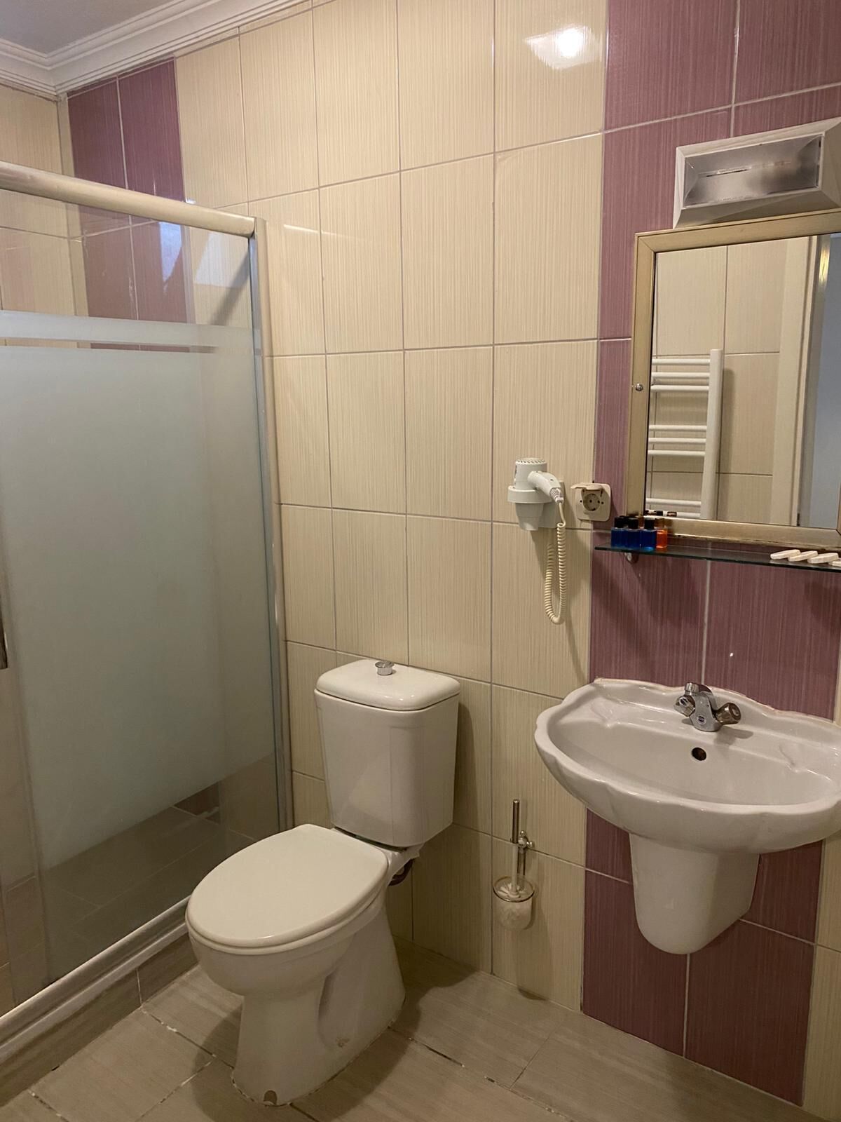 Coffres-forts dans les chambres, Wi-Fi gratuit, draps fournis