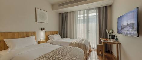 Comfort Twin Room, Balcony | Hypo-allergenic bedding, individually decorated, individually furnished