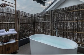 Romantic Room | Deep-soaking bathtub - Hangzhou West Lake Yueshang Yunshe Boutique Homestay (Hangzhou)