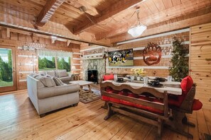 小屋, 2 間臥室 | 起居區 | 電視、壁爐、足球台