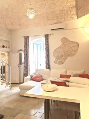 Appartamento, 2 camere da letto | Area soggiorno | TV