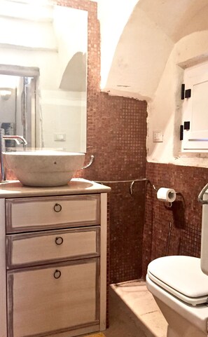 Apartment, 2 Bedrooms | Bathroom