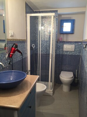 Bathroom - Sarpi Apartment (Ostuni)
