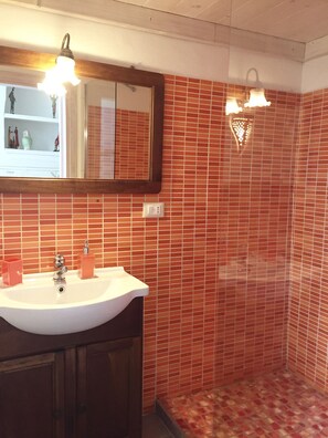 Apartment, 1 Bedroom | Bathroom | Shower, rainfall showerhead - Giuditta Apartment (Ostuni)