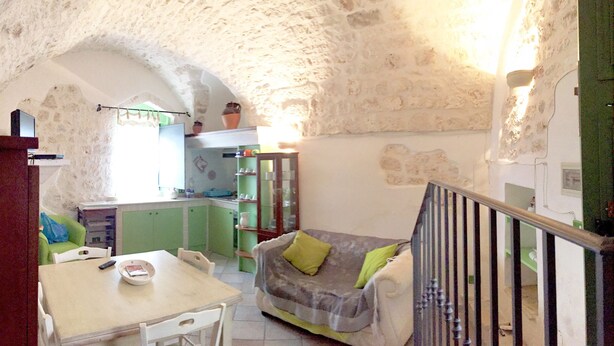 Apartament, 2 dormitoris | Sala d'estar | Televisor 