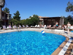 Seasonal outdoor pool, open 9 AM to 8 PM, free cabanas, pool umbrellas - Harbour Inn Corfu (Corfu)