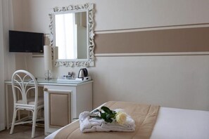 Minibar, coffres-forts dans les chambres, fer et planche à repasser