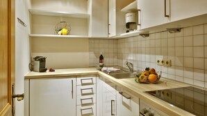 Apartemen (Gipfelsicht) | Dapur pribadi | Mesin espresso, microwave, kompor, dan mesin pencuci piring