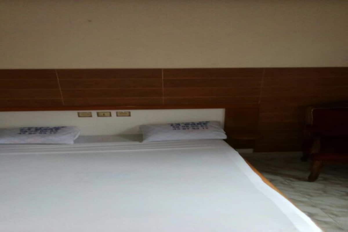 Superior kamer, niet-roken | Lakens van Egyptisch katoen, luxe beddengoed, een bureau