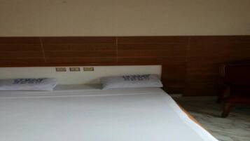 Superior Room, Non Smoking | Egyptian cotton sheets, premium bedding, desk, blackout curtains
