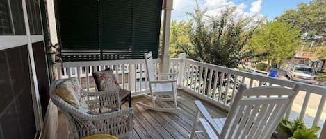 House, 4 Bedrooms | Property grounds