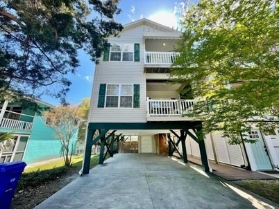 Gone To The Beach 4 Bedroom Home by RedAwning