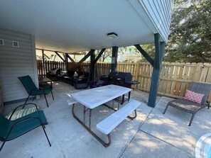 House, 4 Bedrooms | Outdoor dining