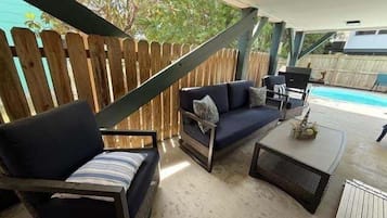 House, 4 Bedrooms | Living area | Smart TV