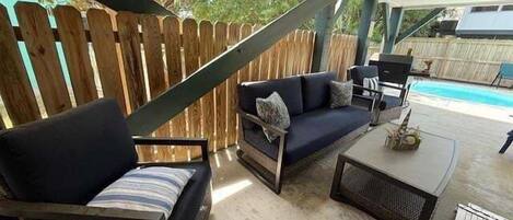 House, 4 Bedrooms | Living area | Smart TV