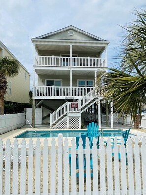House, 5 Bedrooms | Pool