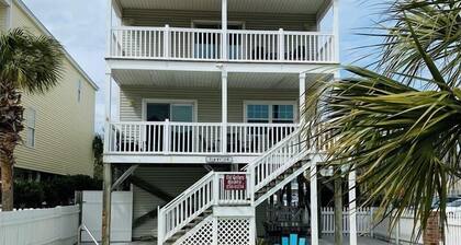 Pierview 5 Bedroom Home by RedAwning