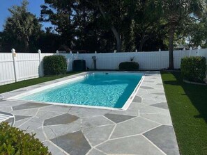 House, 5 Bedrooms | Pool