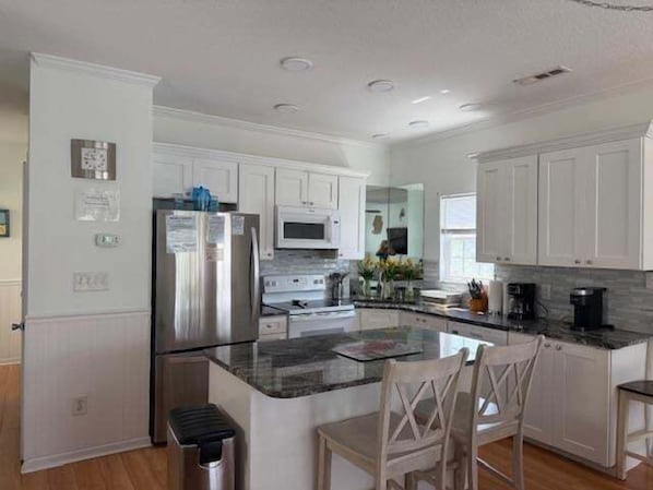 Casa, 5 habitaciones | Cocina privada | Refrigerador, microondas, horno y lavavajillas