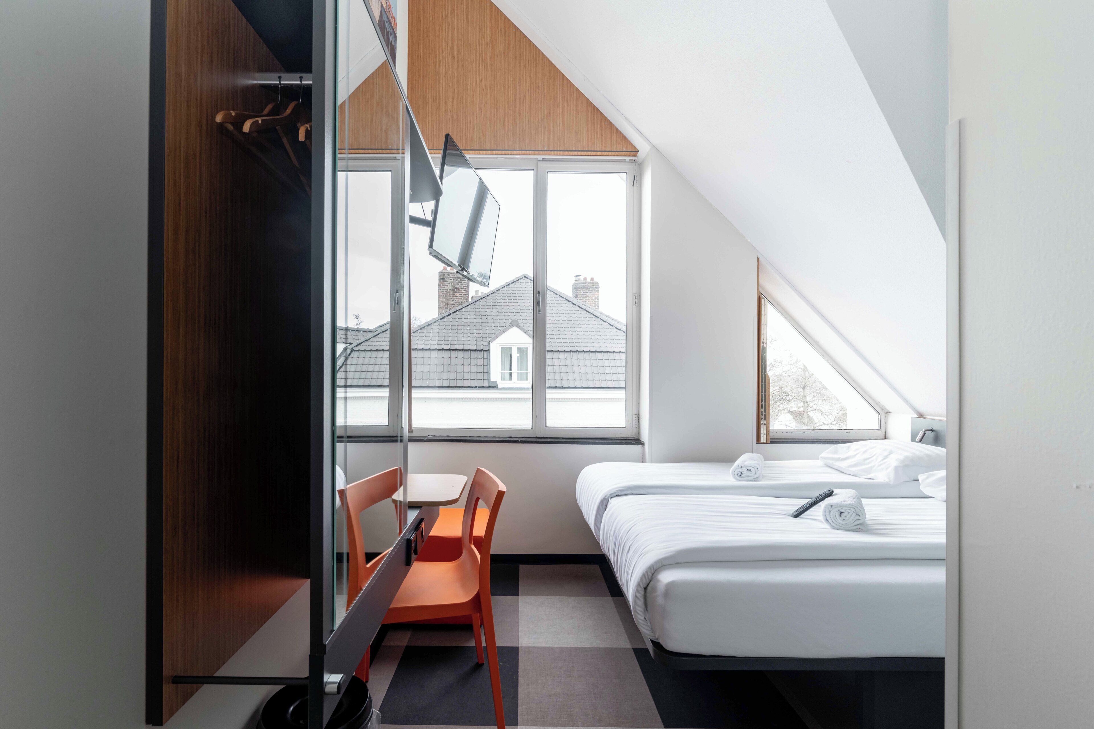 Family Triple Room | Memory foam beds, laptop workspace, soundproofing, iron/ironing board