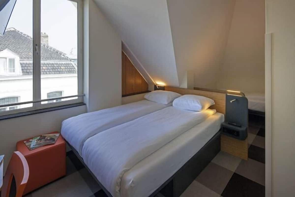 1 chambre, bureau, fer et planche à repasser, Wi-Fi gratuit