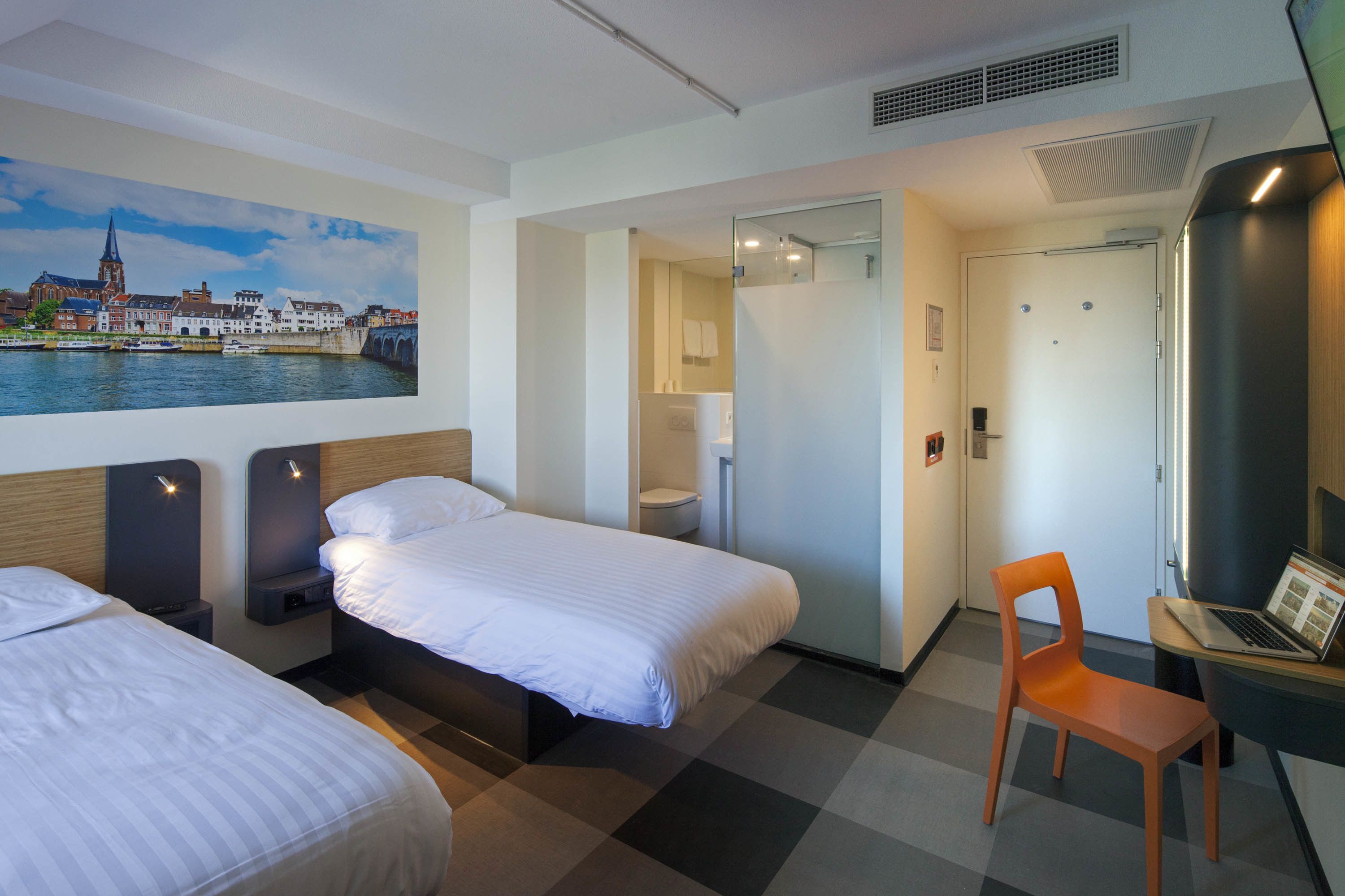 standard twin room | desk, iron/ironing board, free wifi, bed sheets