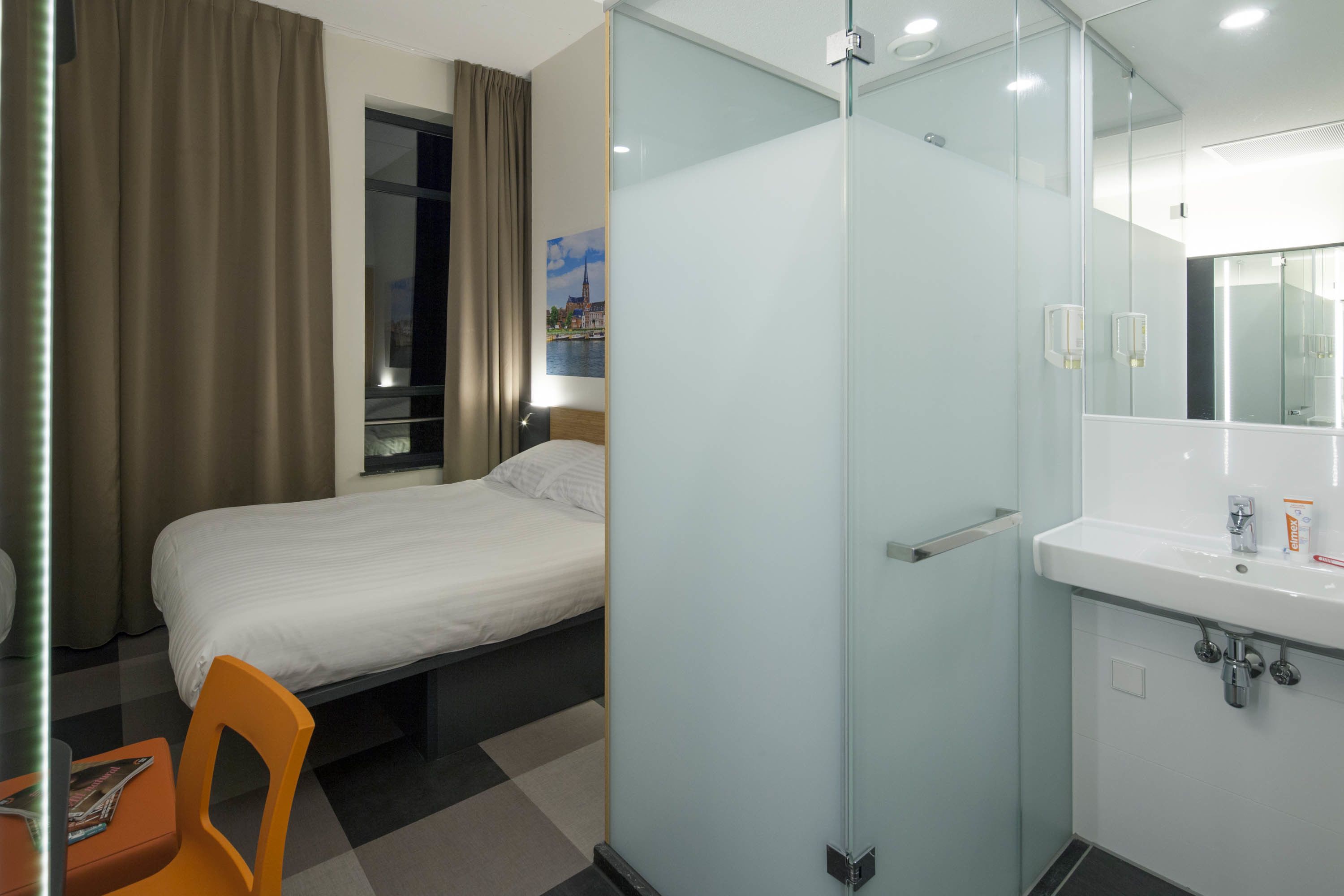 standard double room | desk, iron/ironing board, free wifi, bed sheets