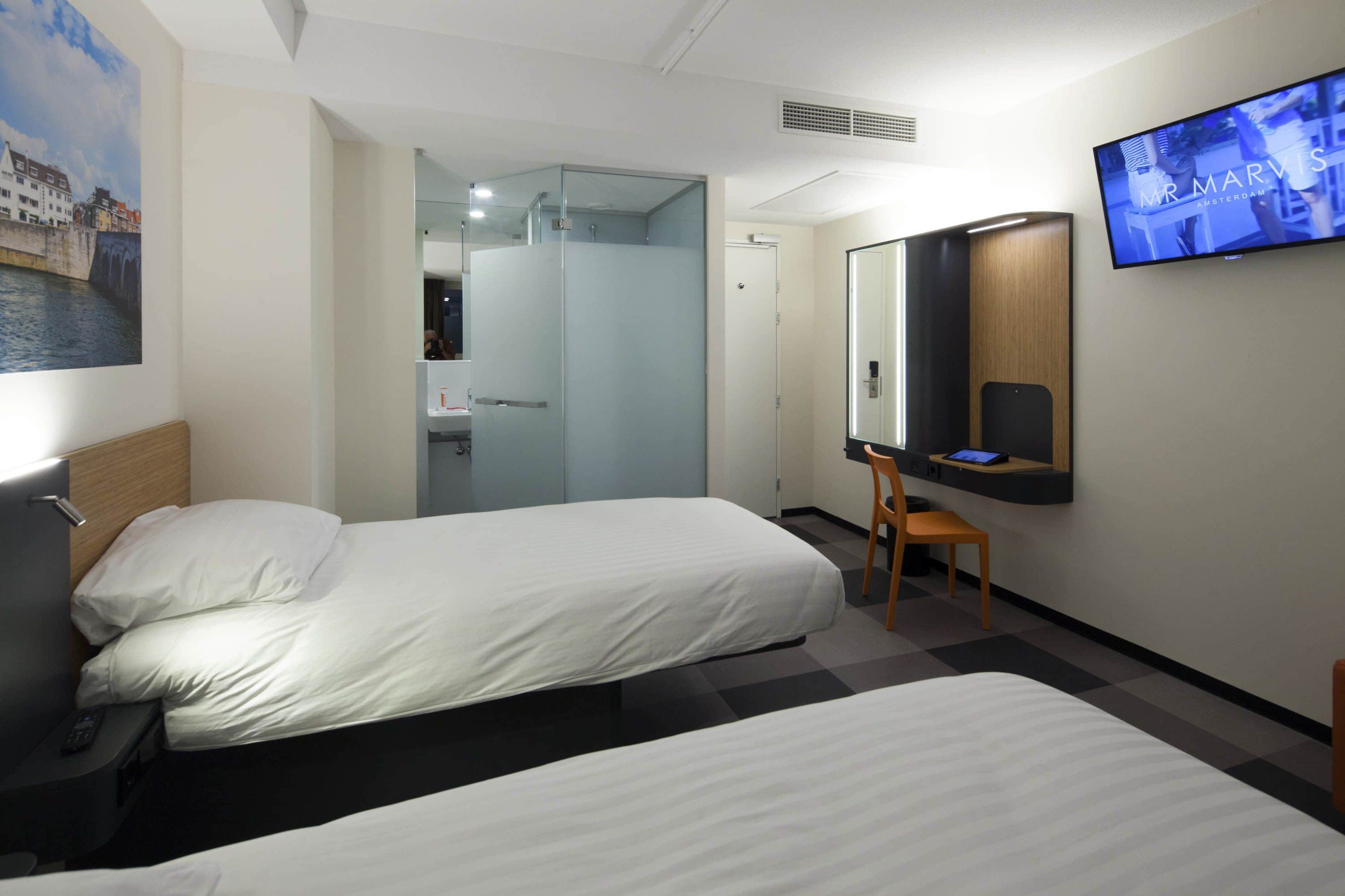 standard twin room | desk, iron/ironing board, free wifi, bed sheets