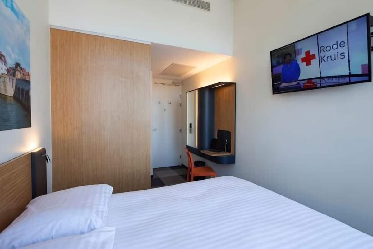 1 chambre, bureau, fer et planche à repasser, Wi-Fi gratuit