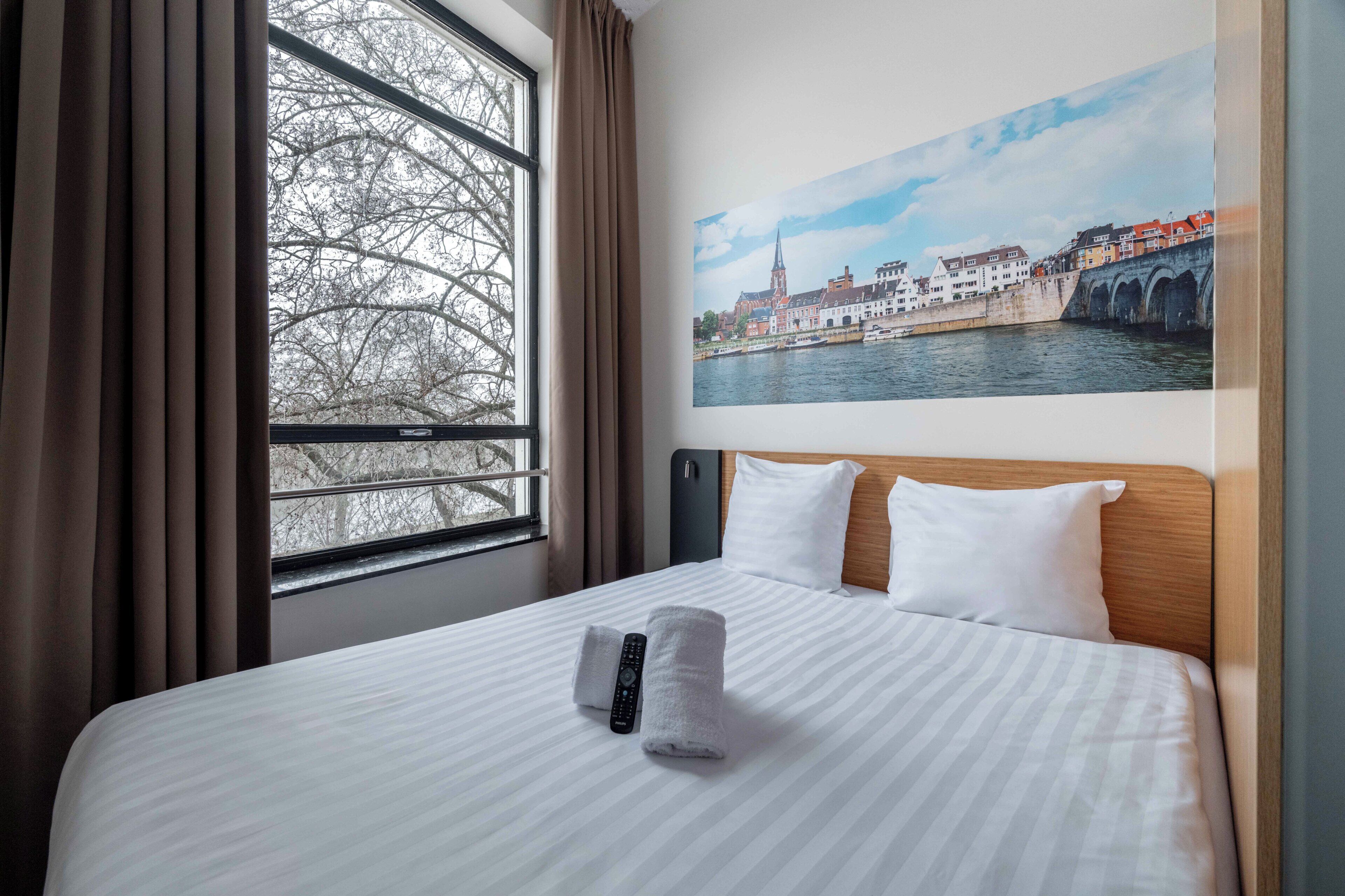 Small Double Room, 1 Queen Bed | Memory foam beds, laptop workspace, soundproofing, iron/ironing board