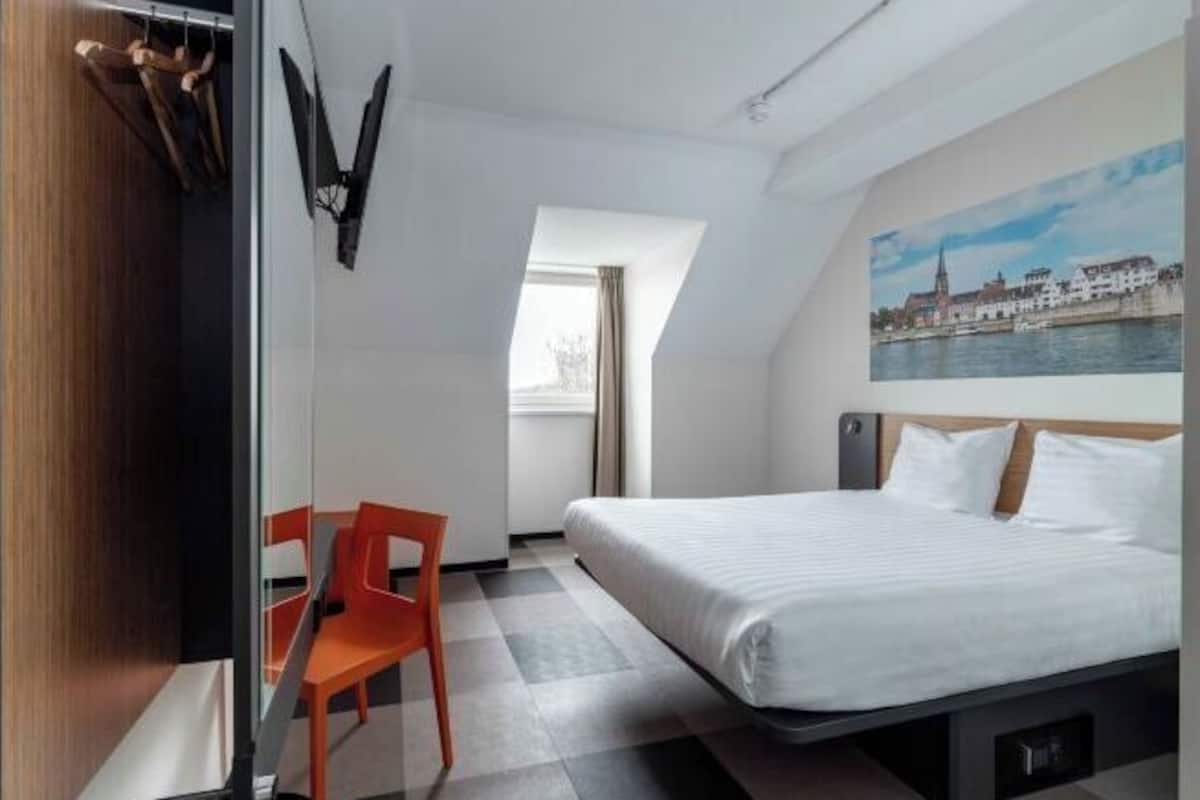 Postazione laptop, ferro/asse da stiro, Wi-Fi gratuito, lenzuola