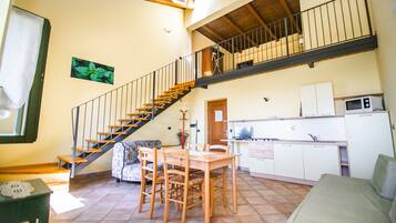 Appartamento Superior | Area soggiorno | TV a schermo piatto