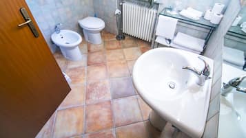 Apartment, Balkon | Badezimmer | Dusche, Haartrockner, Bidet, Handtücher