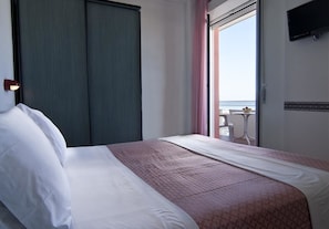 Minibar, coffres-forts dans les chambres, bureau, Wi-Fi gratuit