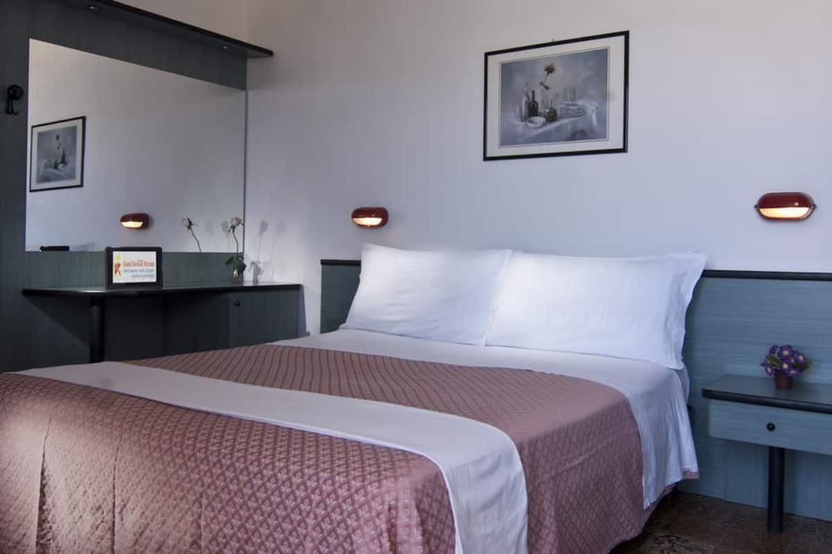 Minibar, caja fuerte, escritorio y wifi gratis