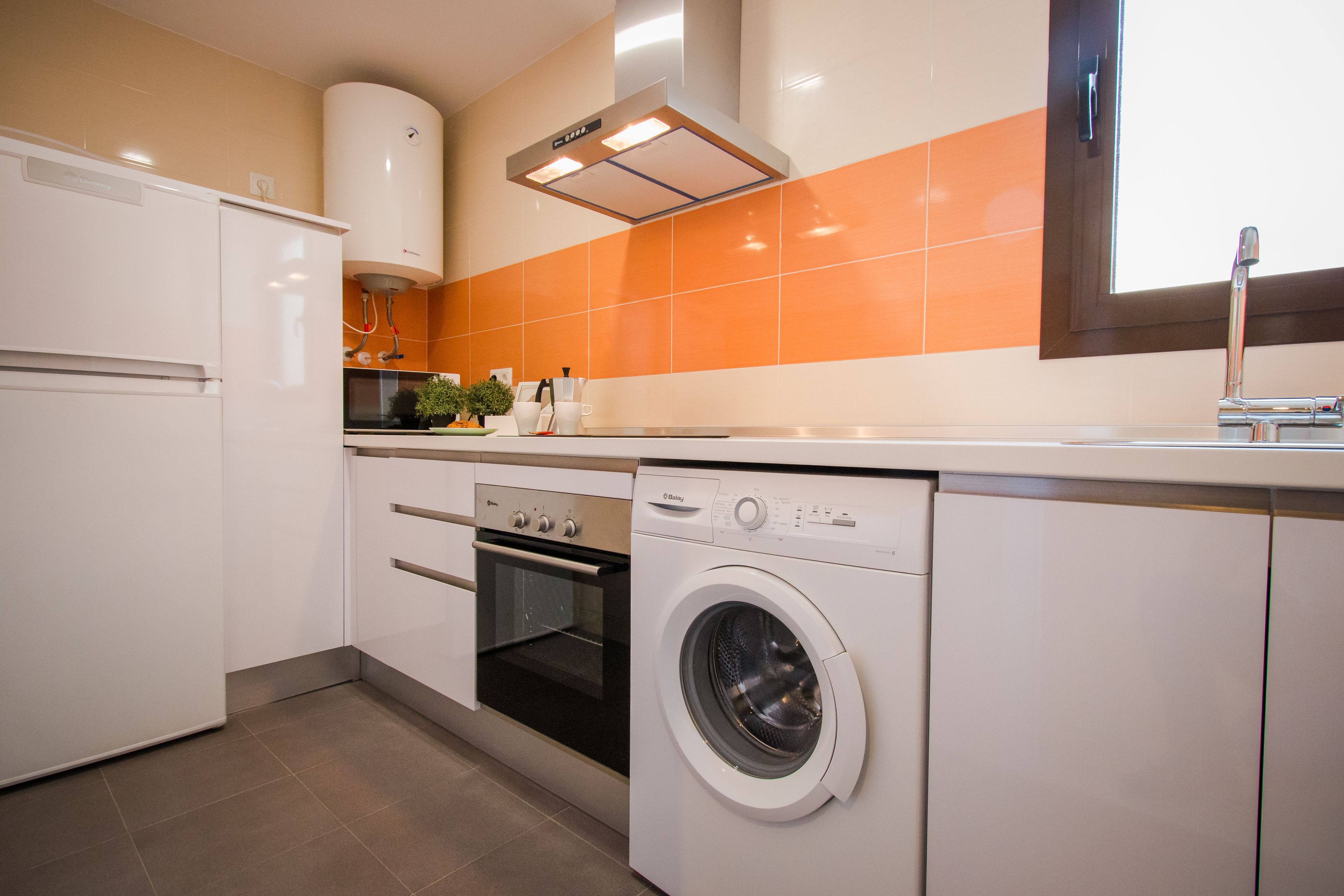 comfort apartment, 1 bedroom | private kitchen | full-sized fridge, microwave, oven, stovetop