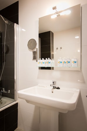 Comfort-Apartment, 2 Schlafzimmer | Badezimmer | Haartrockner, Bidet, Handtücher